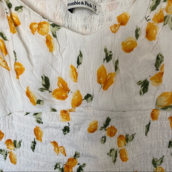 NWOT Abercrombie Ruched Smocked Waist Top LEMON print - SIZE M - Picture 7 of 11